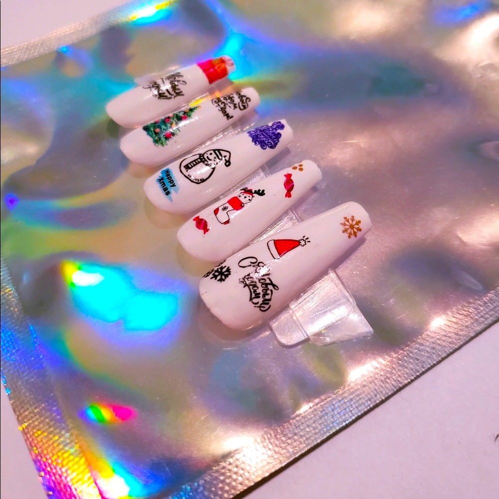 BUY ONE GET ONE FREE❗️Christmas press ons 🎄⭐️